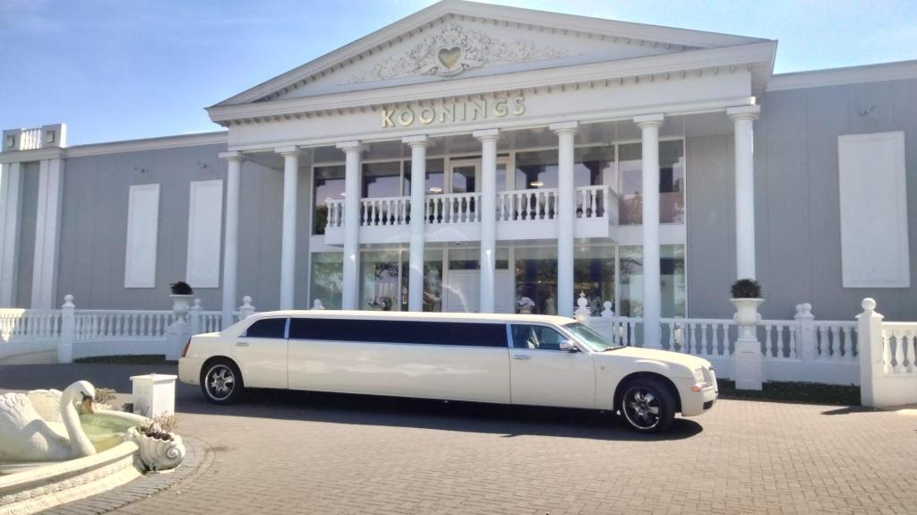 Molimo Chrysler wit limousine