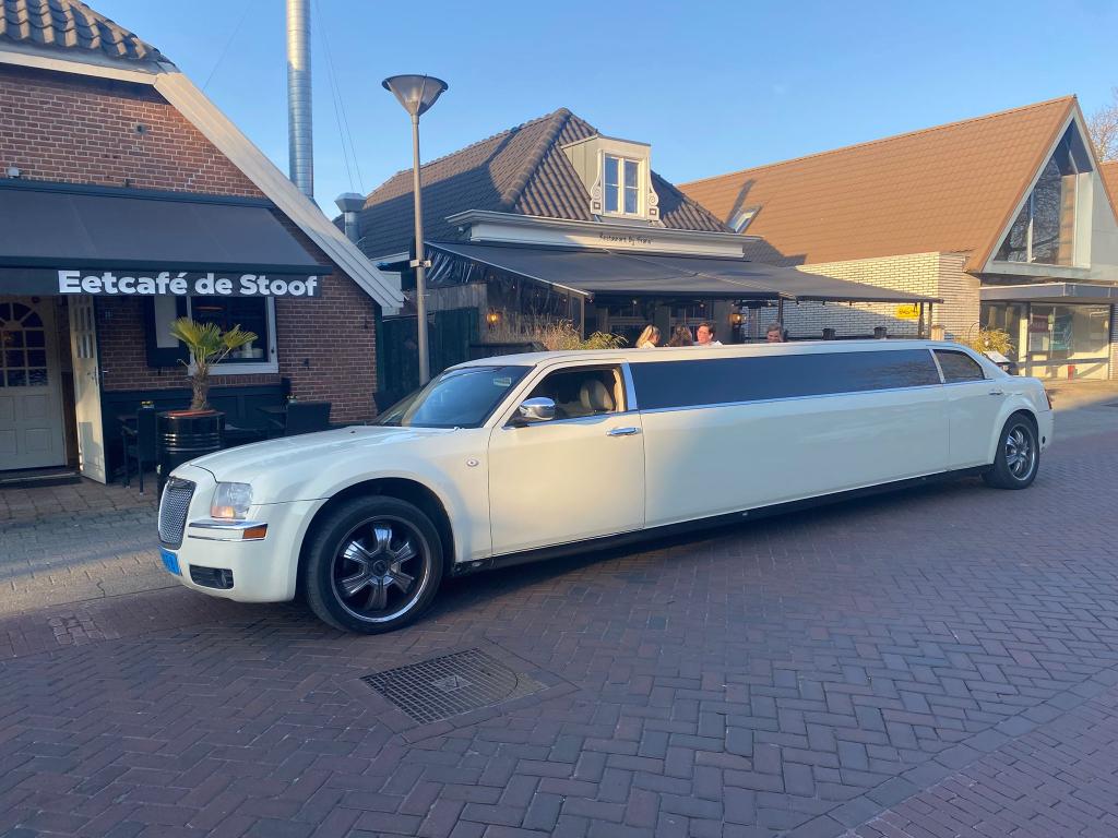 Molimo Chrysler wit limousine