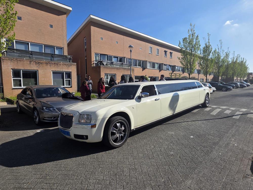 Molimo Chrysler wit limousine