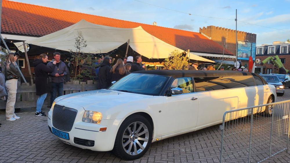 Molimo Chrysler Tuxedo wit limousine