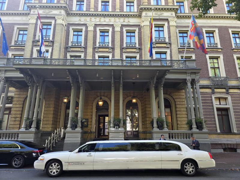 Witte Lincoln limousine - Molimo